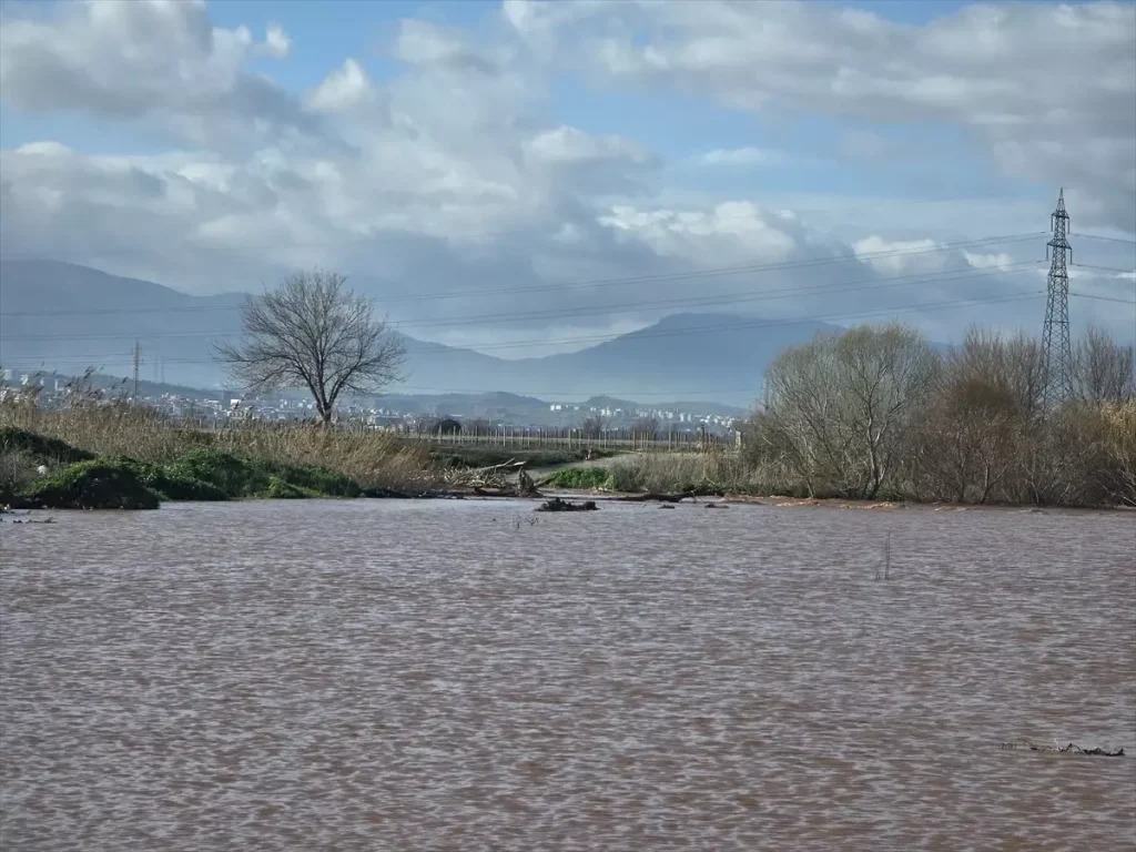 Gediz Nehri Taşkını: Turgutlu’daki Köprüler Kapatıldı