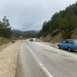 Göynük’te Yola Kaya Parçaları Düştü