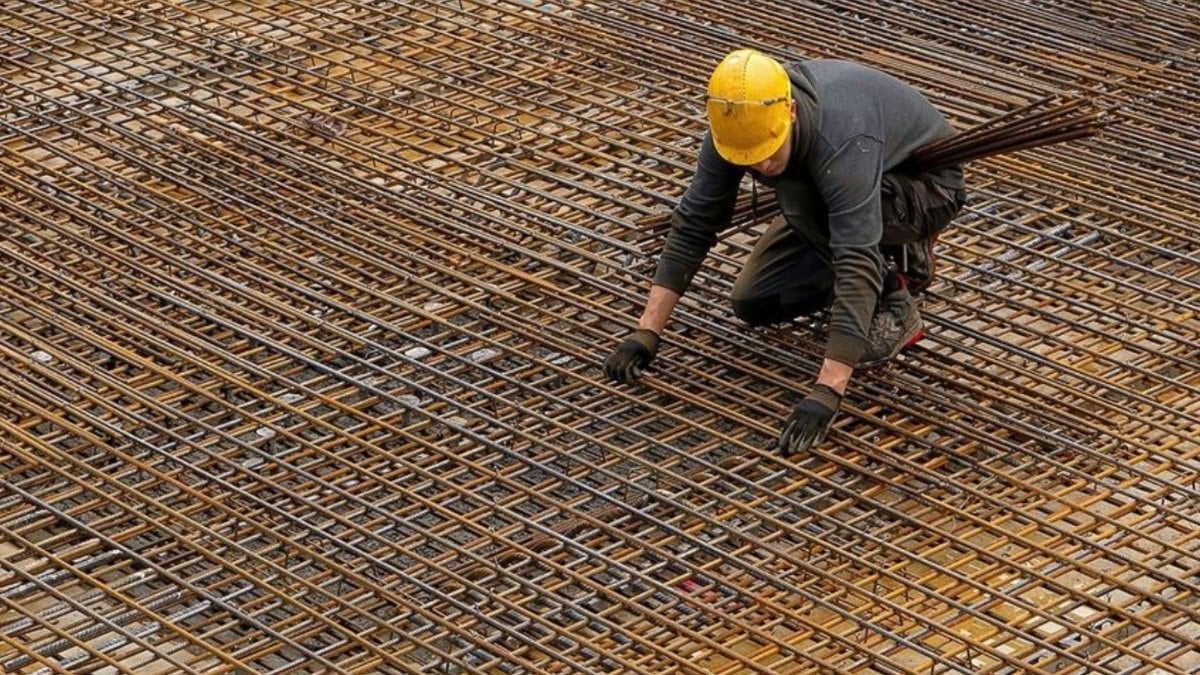 Güven endeksi şubatta perakende ticarette arttı, inşaatta azaldı