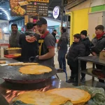 Hatay’da Uzun Çarşı Esnafı, Depremde Hayatını Kaybedenleri Anmak İçin İkramda Bulundu
