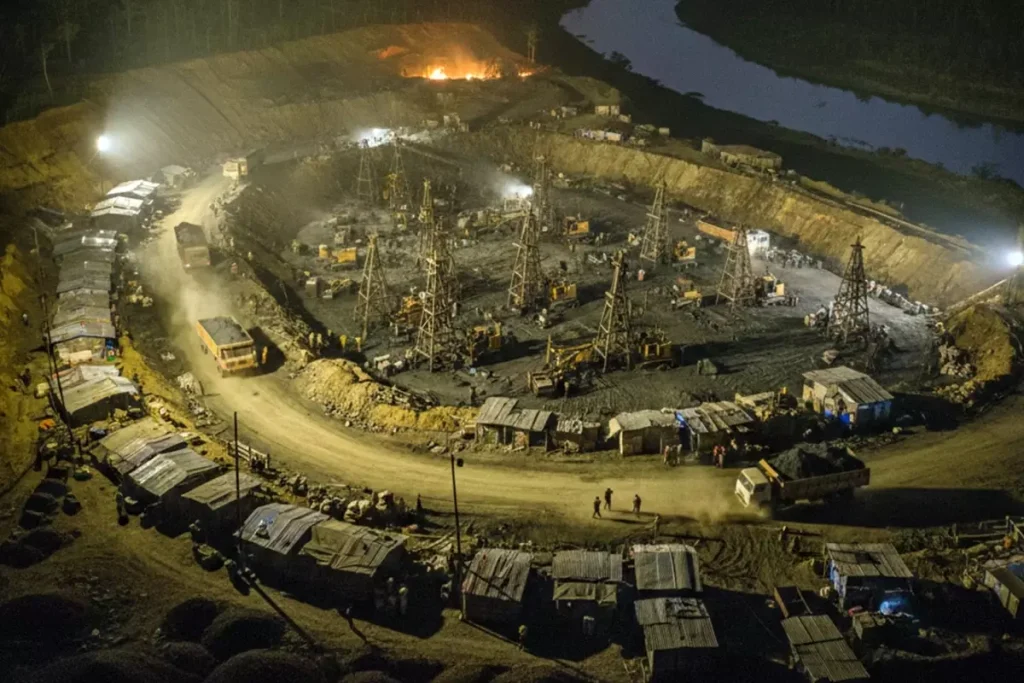 Hindistan’da yasadışı kömür madeninde patlama: 16 ölü, 8 yaralı