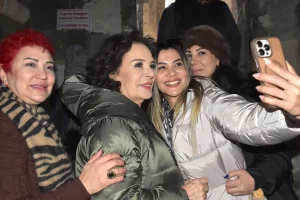 Hülya Koçyiğit Akdamar Adası’nı Ziyaret Etti