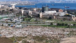 İBB’nin moloz döktüğü Kazlıçeşme Meydanı’nda çevre kirliliği