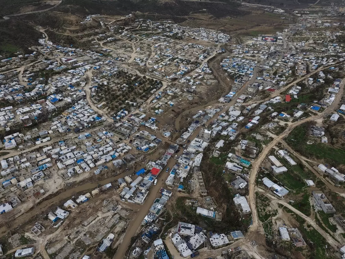 İdlib’de Sel Felaketi: 300 Çadır Kullanılamaz Hale Geldi