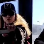 İETT otobüsünde iki kadının köpek kavgası: Hava almayan beynine hava sokarım