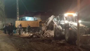 Iğdır’da Kamyon Ev Duvarına Çarptı