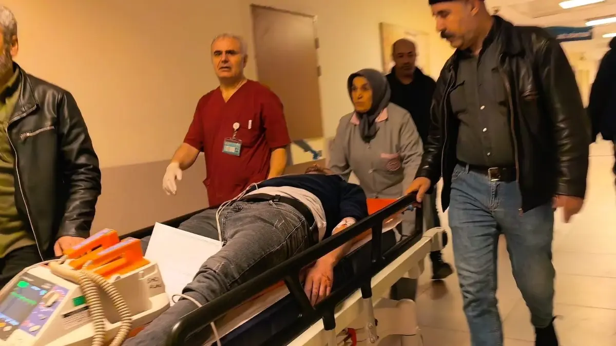 İnegöl’de Motosiklet Kazası: Baba ve Oğlu Yaralandı