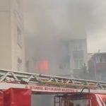 İstanbul’da 4 katlı binada çıkan yangında mahsur kalan 4 kişi kurtarıldı