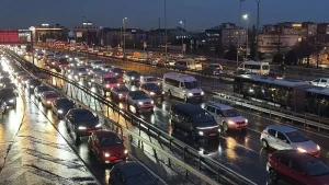 İstanbul’da akşam saatlerinde trafik yoğunluğu yüzde 90’a çıktı