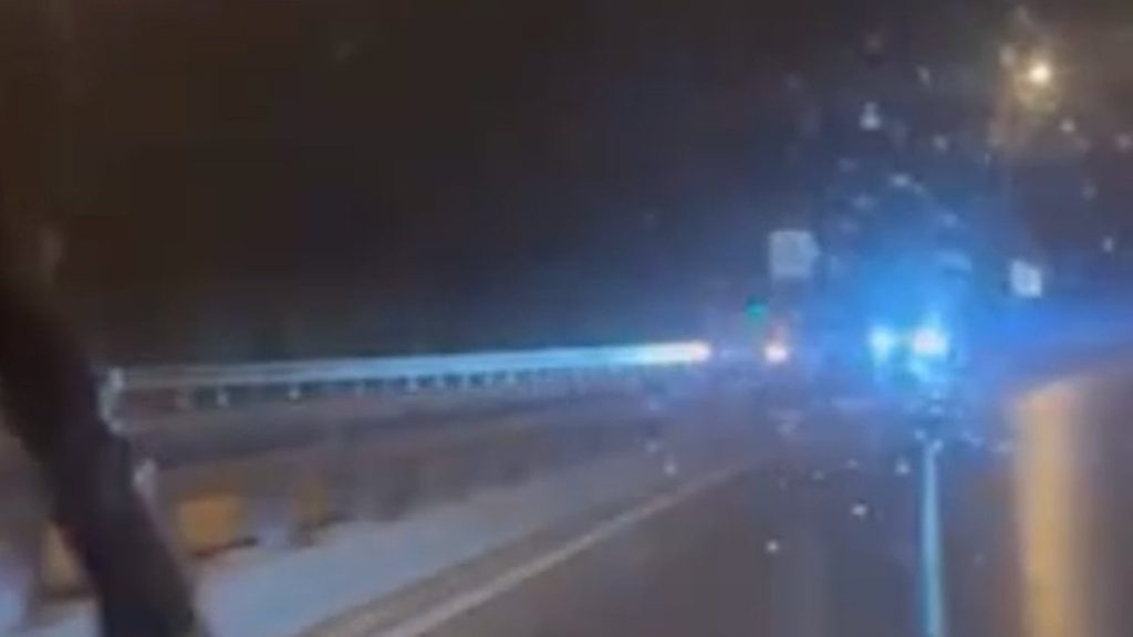 İstanbul’da ters şeritte ilerleyerek trafiği tehlikeye atan sürücü kameraya yansıdı