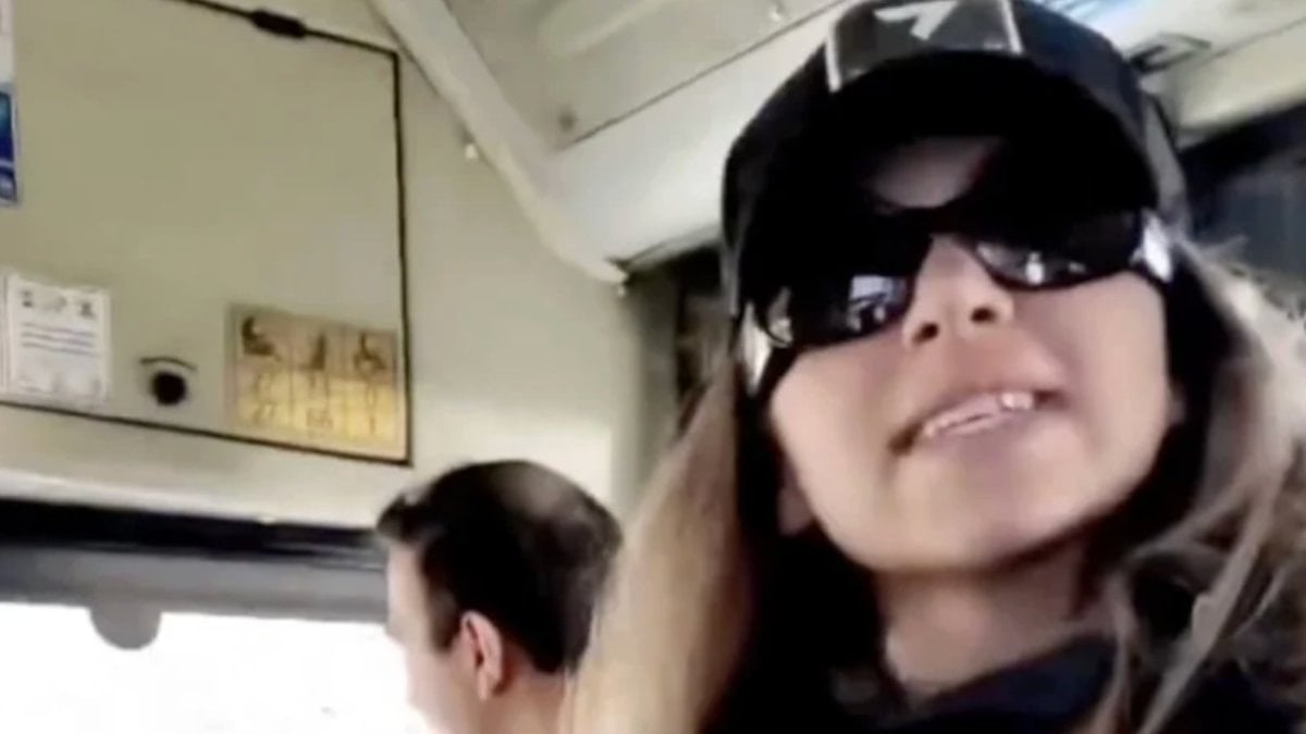 İstanbul’da toplu taşıma aracındaki yolcuyu tehdit eden kadın tutuklandı