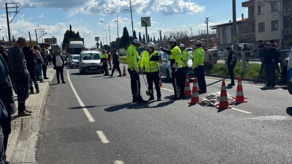 İzmir’de ölümlü kaza sonrası vatandaşlar yolu kapattı