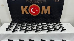 İzmir’de suç örgütüne operasyon düzenlendi: 1 milyar TL para hareketi tespit edildi