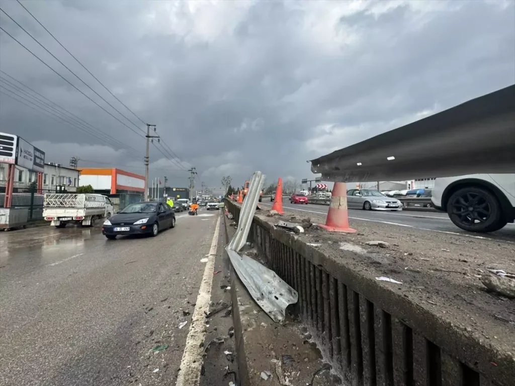 İzmit’te Otomobil Kazası: 2 Yaralı