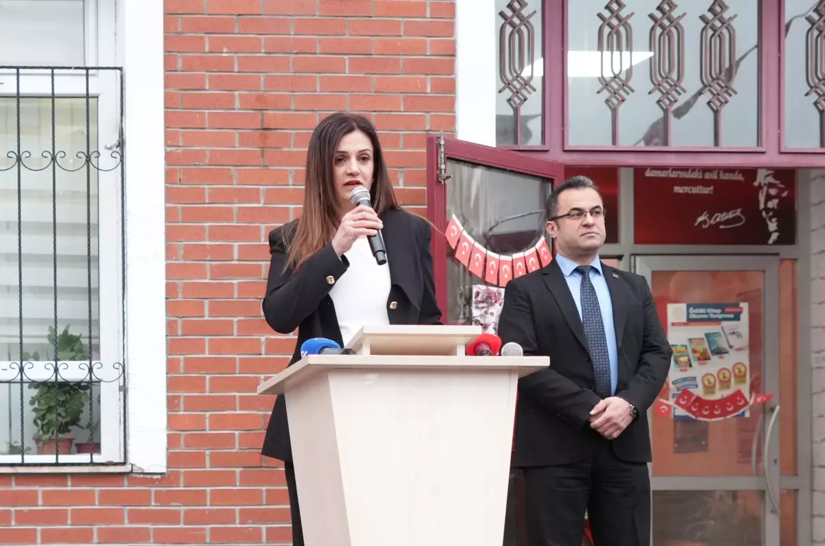 Kahramanmaraş depremlerinde ölenler için okullarda saygı duruşu