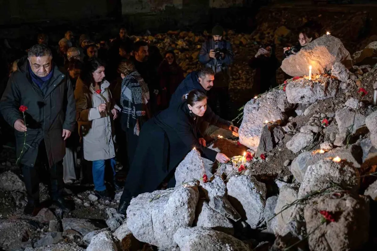 Kahramanmaraş depremlerinin 3. yıl dönümünde hayatını kaybedenler saat 04.17’de anıldı