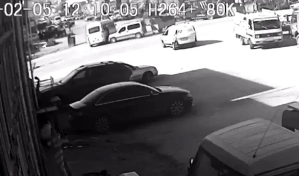 Karaman’da Minibüs İle Ticari Araç Çarpıştı