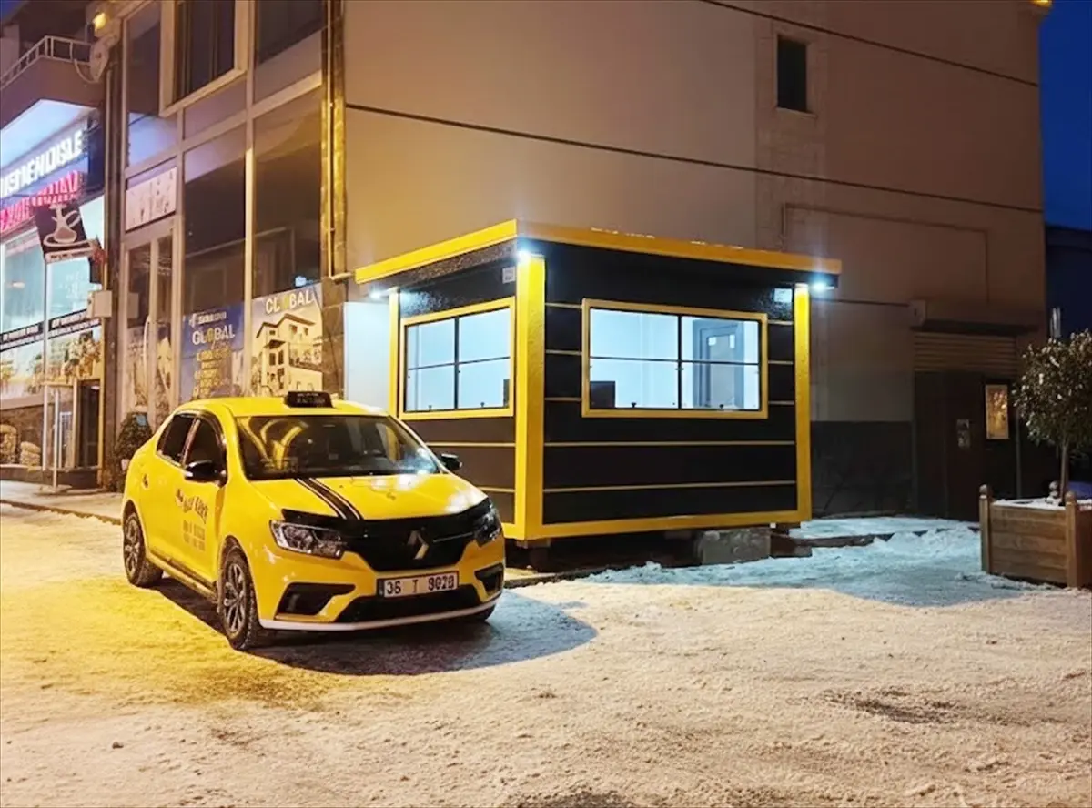 Kars’ta Modern Taksi Durağı Kabinleri