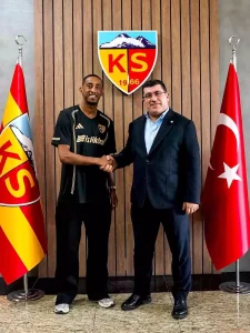 Kayserispor, Joshua Brenet ile Anlaşma Sağladı