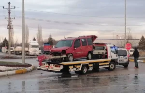 Konya’da Tır-Hafif Ticari Araç Çarpıştı: 1 Yaralı