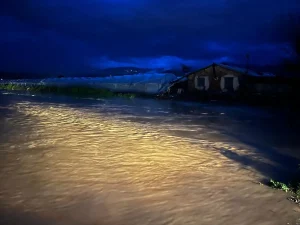 Kumluca ve Finike’de Hortum ve Sağanak Zarara Neden Oldu