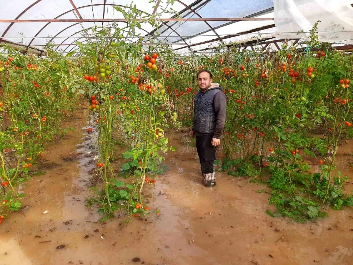 Kumluca’da Hortum Seraları Vurdu