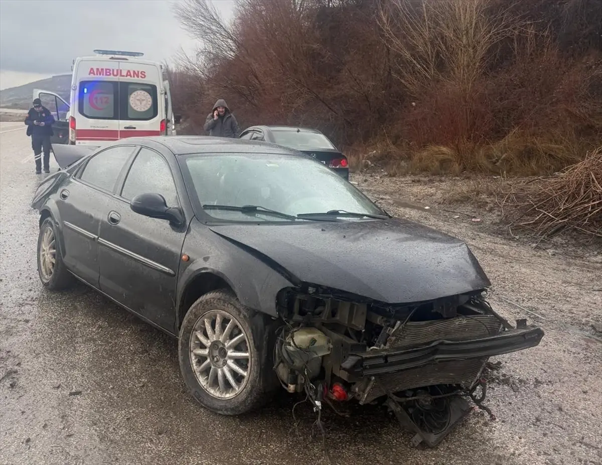 Malatya’da devrilen otomobildeki 5 kişi yaralandı