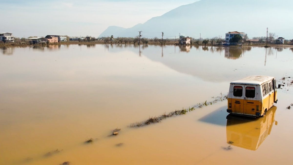 Manisa’da aşırı yağışlara ilişkin 191 ihbar yapılırken 20 bin dekar alan su altında kaldı