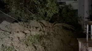 Manisa’da Heyelan: İstinat Duvarı Yıkıldı