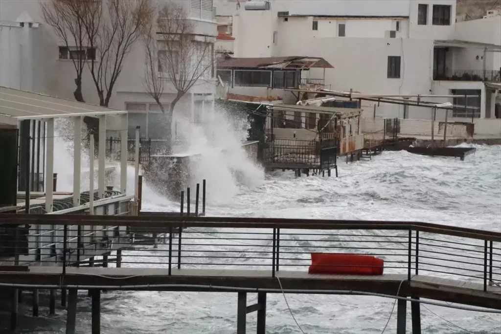 Marmaris ve Bodrum’da Şiddetli Fırtına