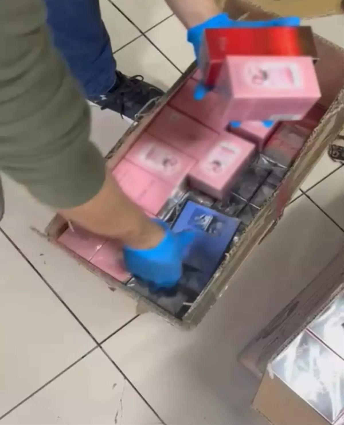 Mersin’de 459 Kaçak Parfüm Ele Geçirildi