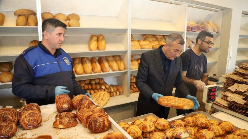 Mersin’de hijyen kurallarını hiçe sayan fırına 6 bin 400 lira ceza kesildi