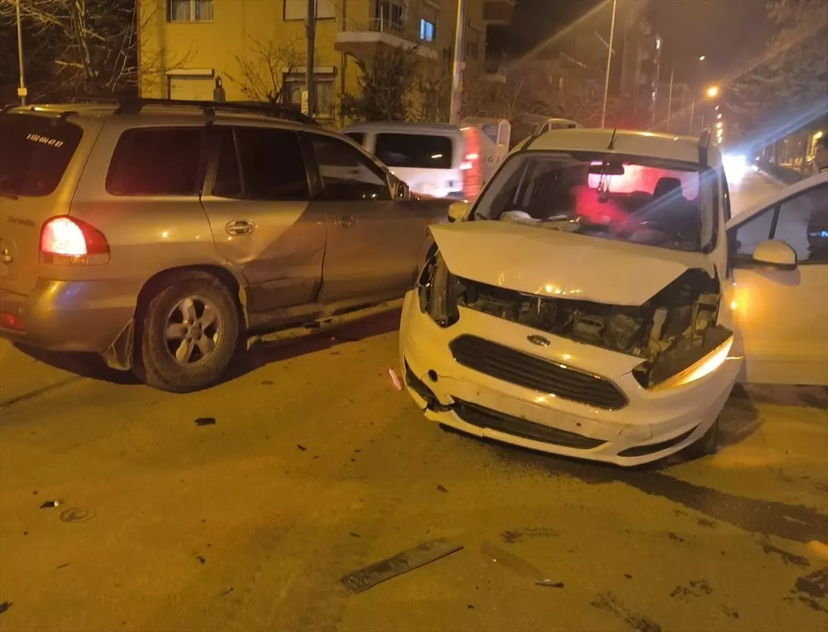 Merzifon’da Trafik Kazası: 2 Yaralı