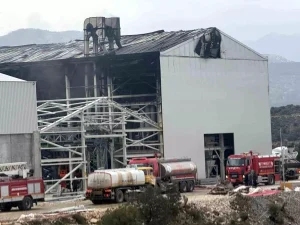 Milas’ta fabrika inşaatındaki yangın kontrol altına alındı