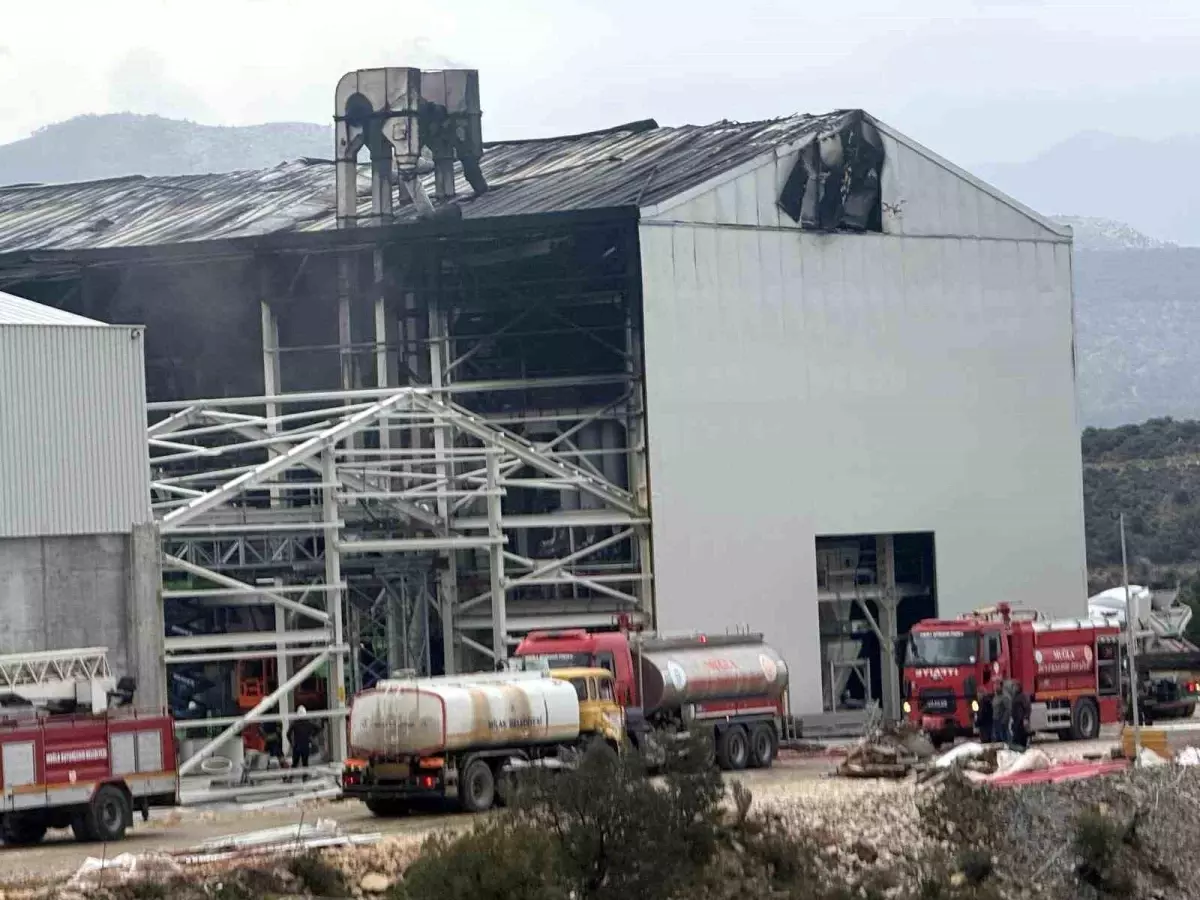 Milas’ta fabrika inşaatındaki yangın kontrol altına alındı
