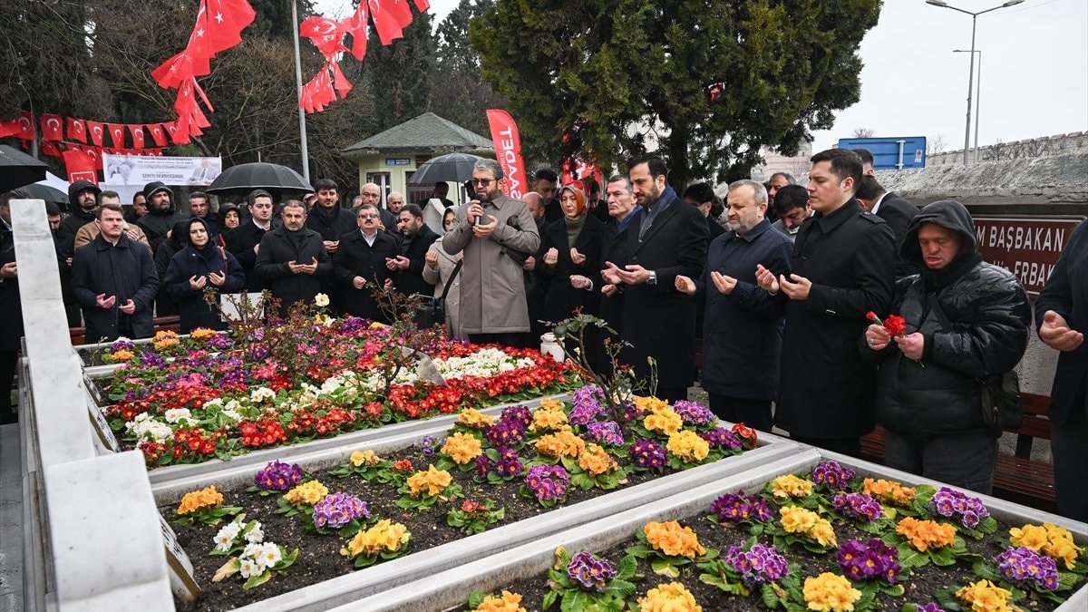 Necmettin Erbakan, AK Parti İstanbul İl Başkanlığınca mezarı başında anıldı