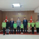 Öğrencilerden Kaymakama Bayrak Ziyareti