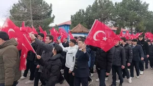 Ordu’da Öğrencilerden Bayrak Yürüyüşü