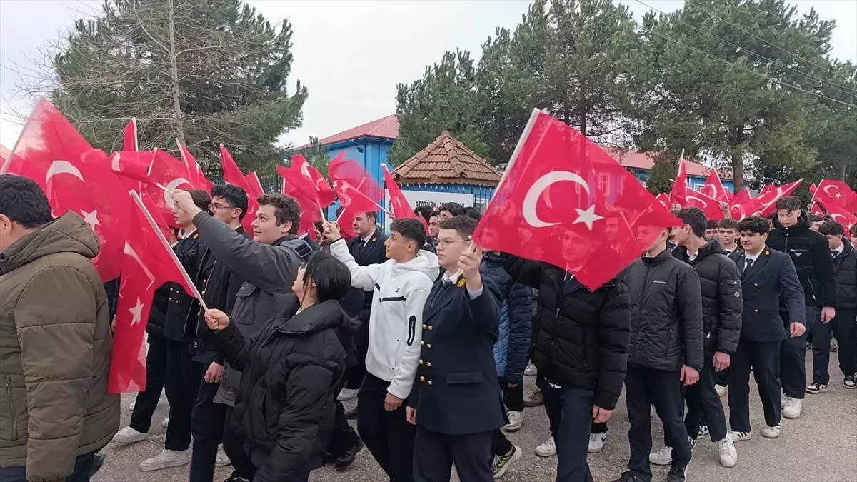 Ordu’da Öğrencilerden Bayrak Yürüyüşü