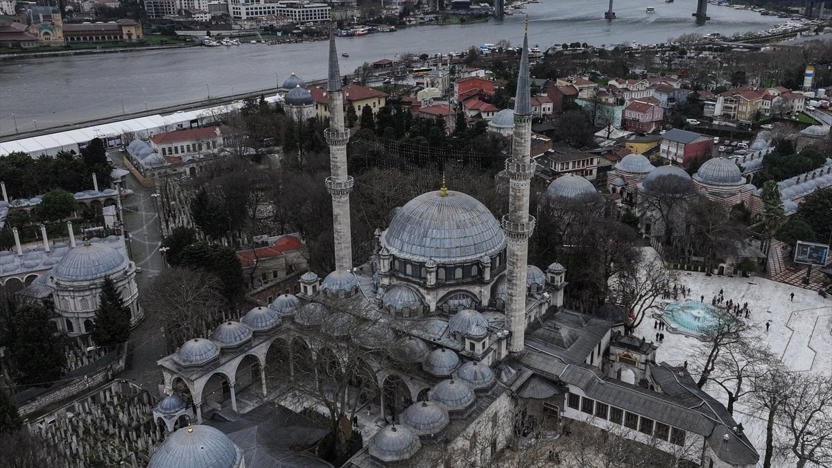 Osmanlı padişahlarının kılıç kuşandığı cami: Eyüp Sultan