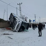 Patnos’ta Otobüs Devrildi: 16 Yaralı