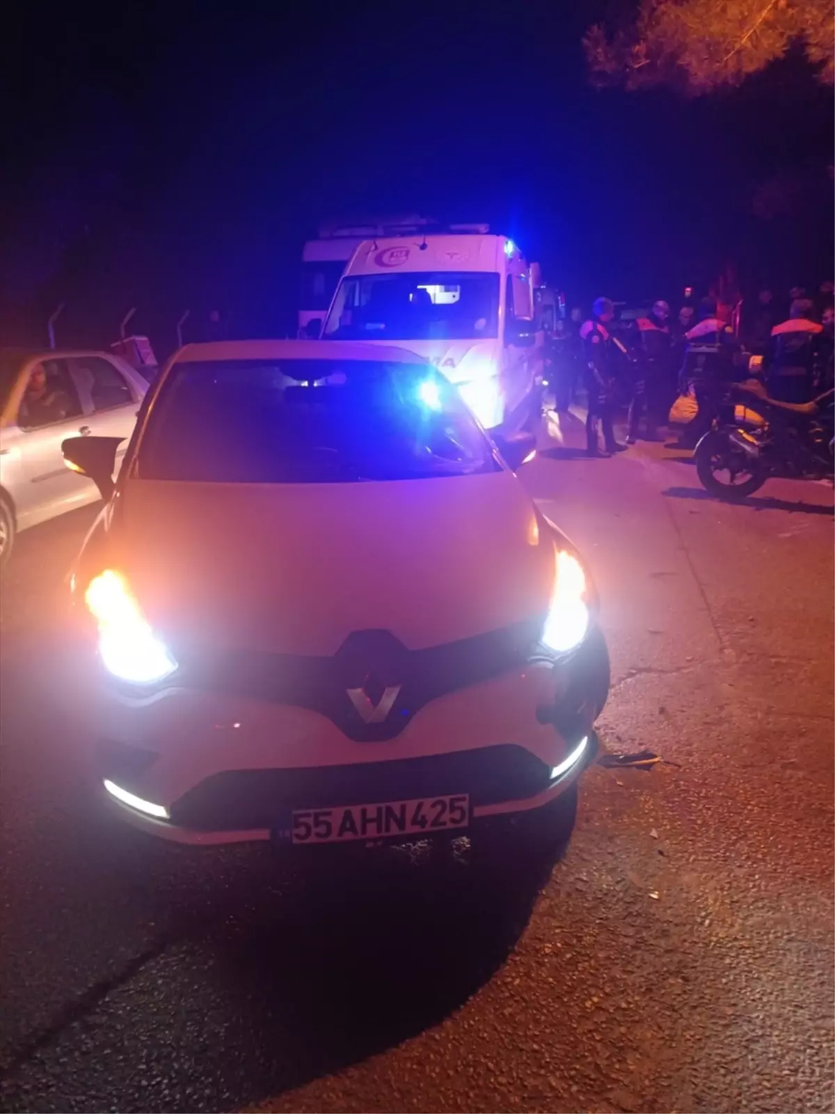 Polis Motosikletine Otomobil Çarptı