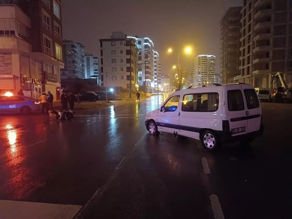 Samsun’da Kamyonet ve Motosiklet Çarpıştı: Bir Yaralı
