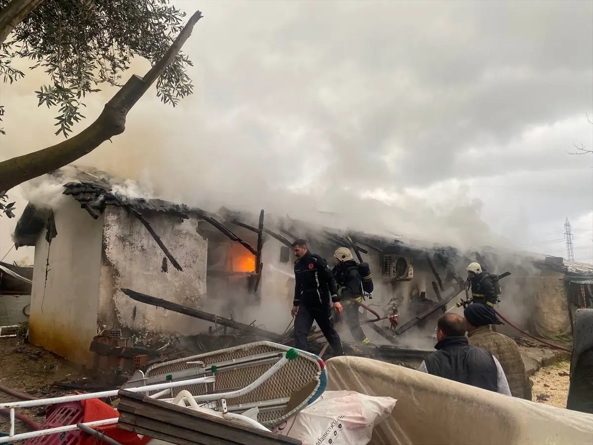 Serik’te Yangın: Ev Kullanılamaz Hale Geldi