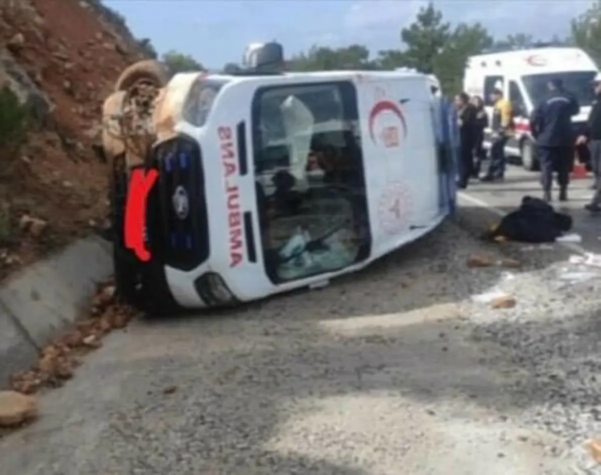 Seydikemer’de Ambulans Devrildi