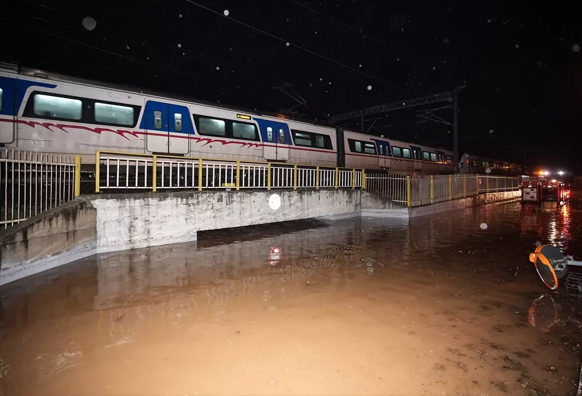 Şiddetli Yağmurda Alt Geçitte Mahsur Kalan Sürücü Hayatını Kaybetti