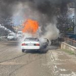 Siirt’te seyir halindeki otomobil alev aldı