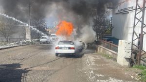 Siirt’te seyir halindeki otomobil alev aldı