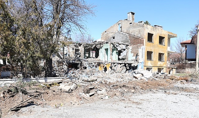 Sivas’ın En Yoğun Bölgelerinden Birine Yeni Otopark Alanı Kazandırılıyor…