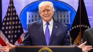 Trump tüm ülkelere yüzde 10 tarife uygulanmasına ilişkin kararı imzaladı